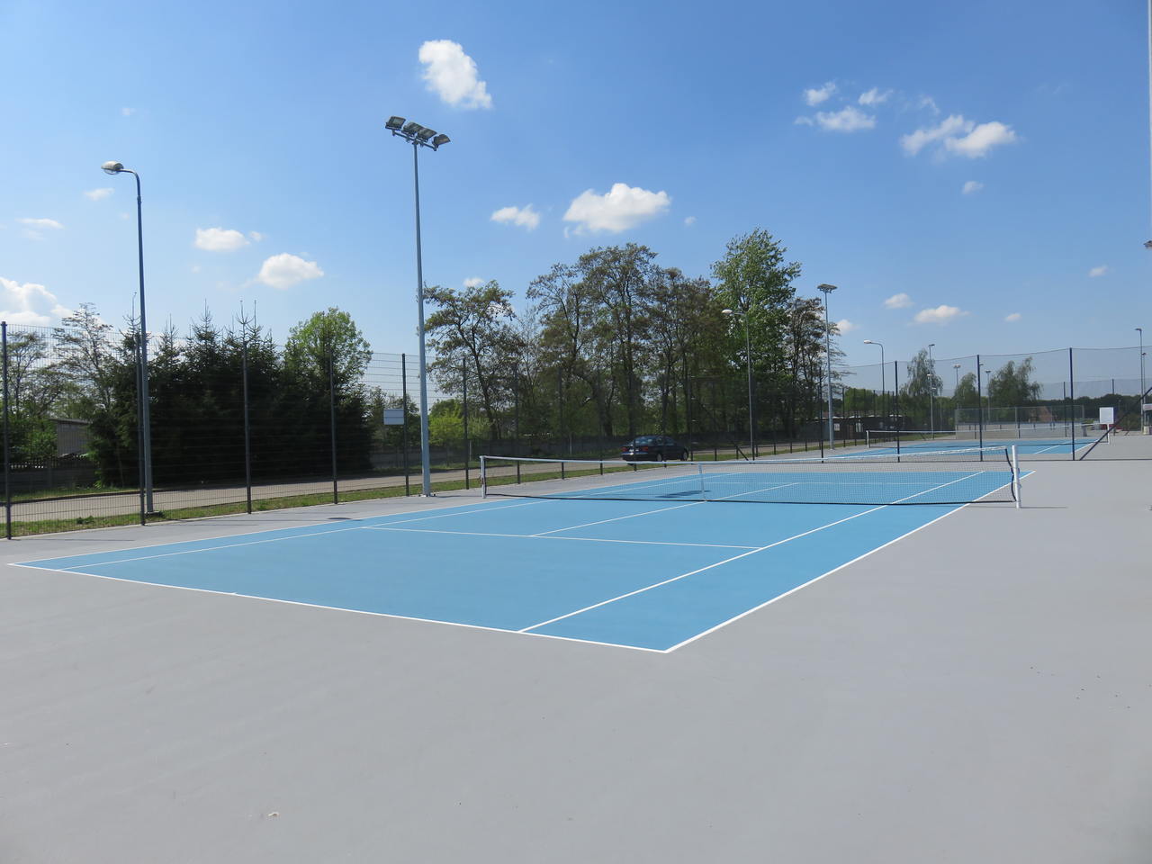 Kort z nawierzchnią akrylową_1